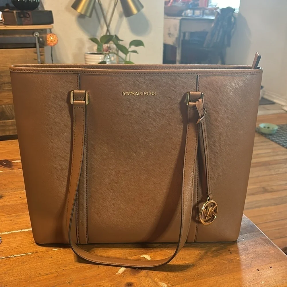 Michael Kors Sady Large Tote - Picture 4 of 13
